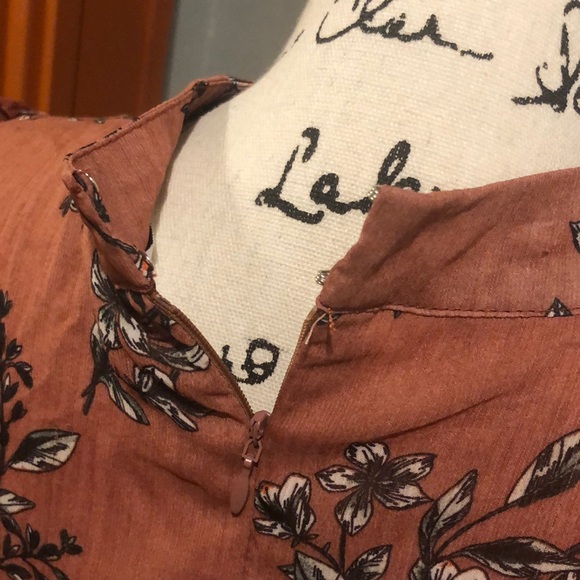 Endless Rose Semi-Sheer Bell Sleeve Blouse (L) - Picture 5 of 8